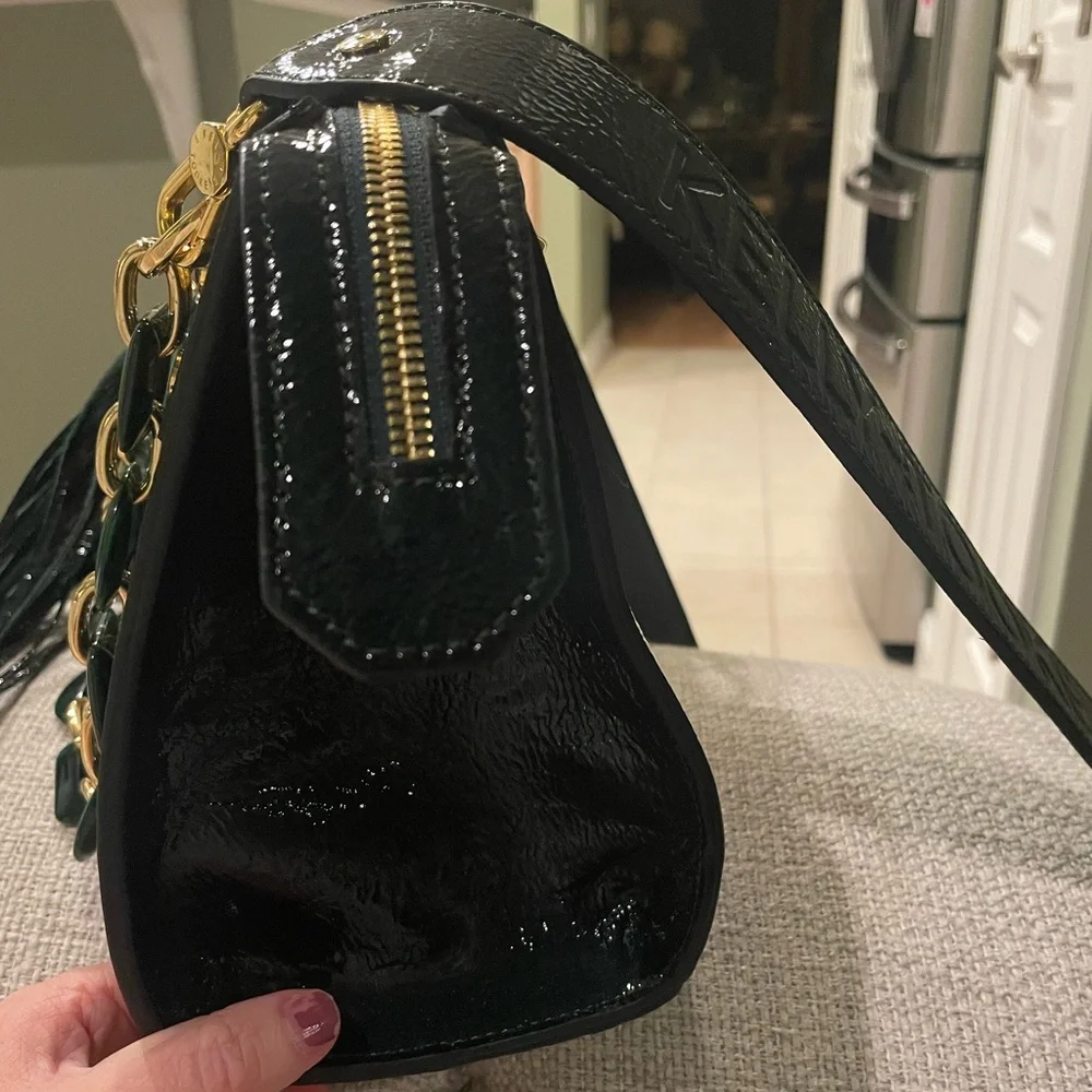 Elegant Black Crossbody Bag with Green and Gold Accents - Picture 6 of 7